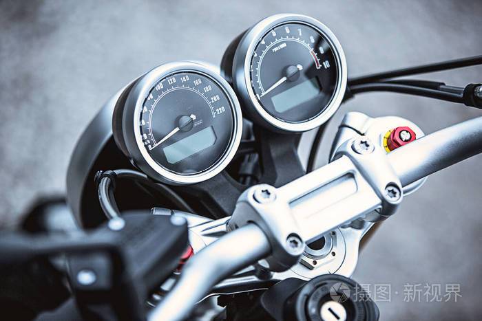 摩托车豪华项目特写摩托车零部件概念上两个轮子的旅行